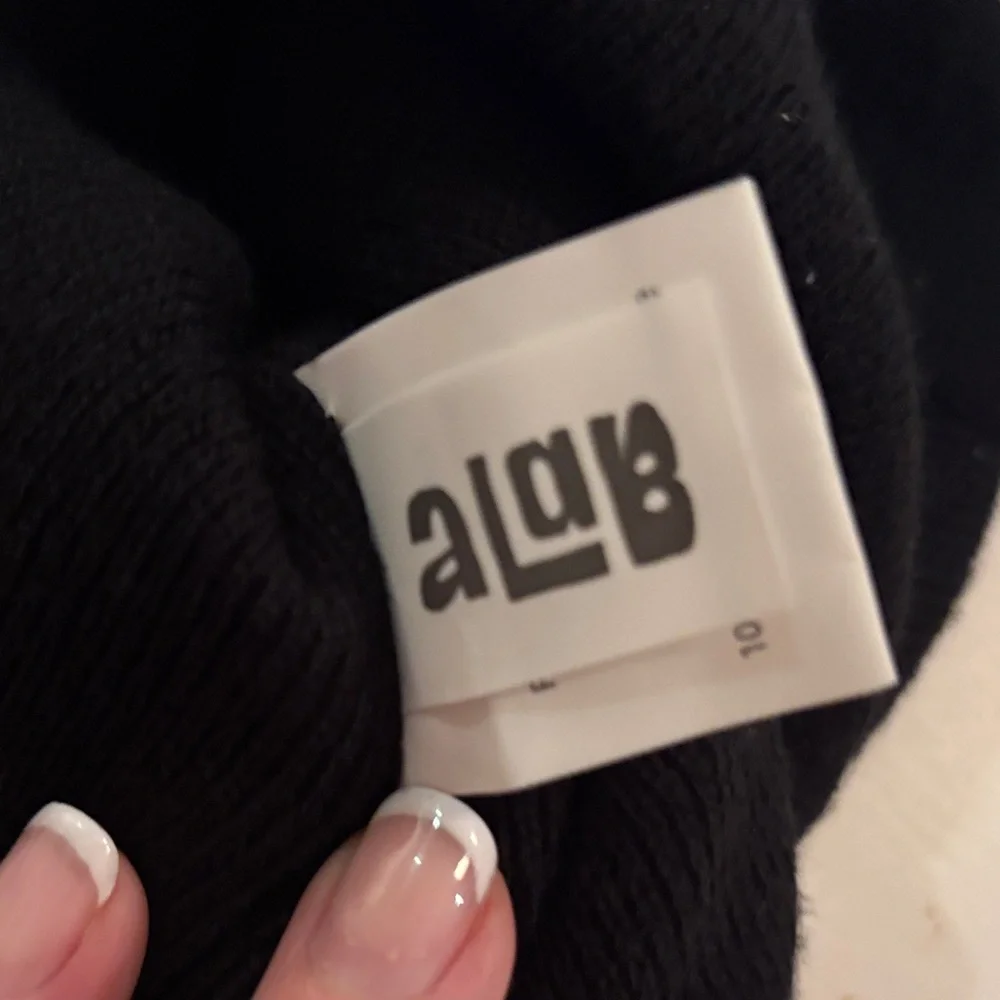 NWOT ALAB Black Beanie with Colorful Embroidered Motifs - Picture 5 of 6